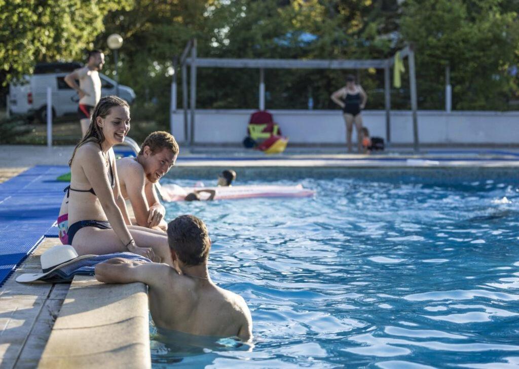 Camping Ushuaia Villages Au Bois Joli Andryes Ngoại thất bức ảnh